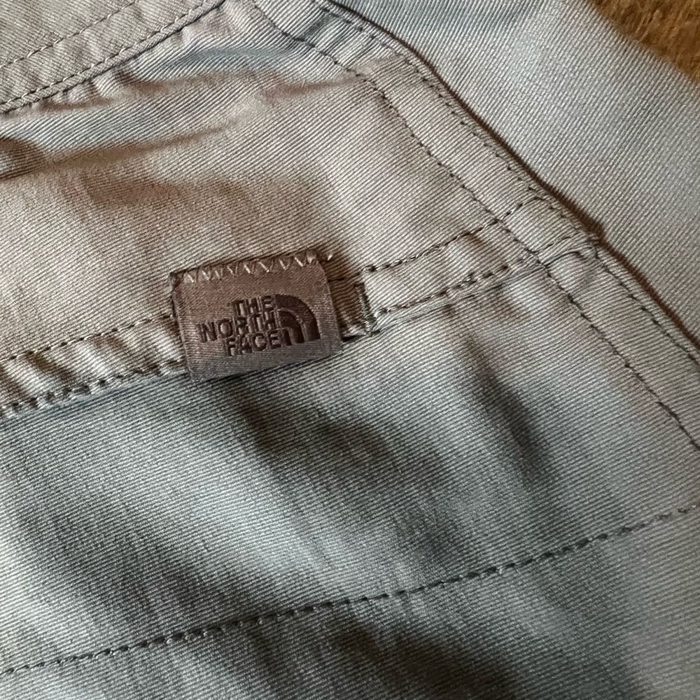 The North Face Cargo Hiking Outdoor Shorts Mid Rise Flap Pockets Gray Size 4 - Picture 5 of 13